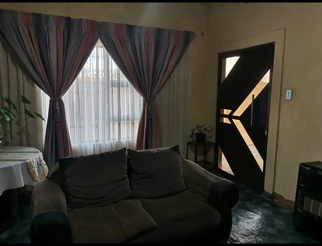 2 BEDROOM HOUSE FOR SALE IN TSAKANE